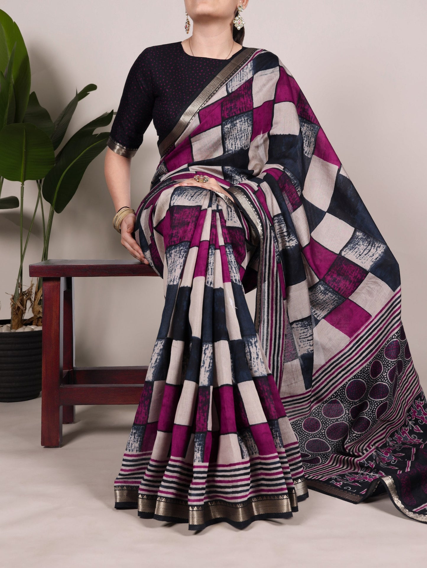 Digtial Printed Maroon Box Pattern With Temple Border Saree